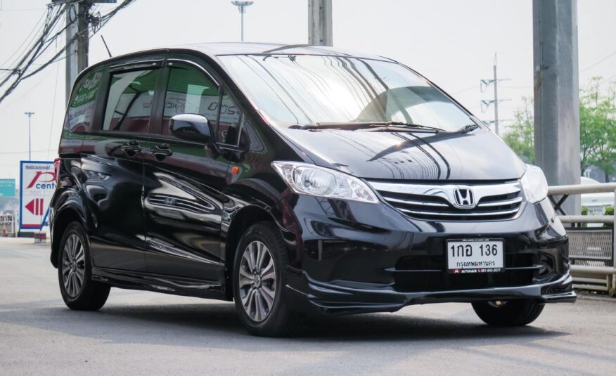 2013 HONDA FREED 1.5 E