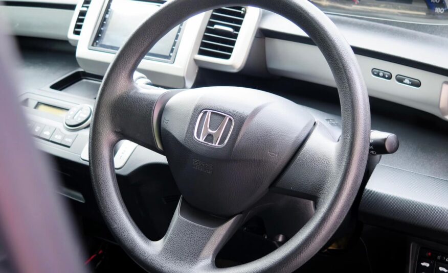 2013 HONDA FREED 1.5 E